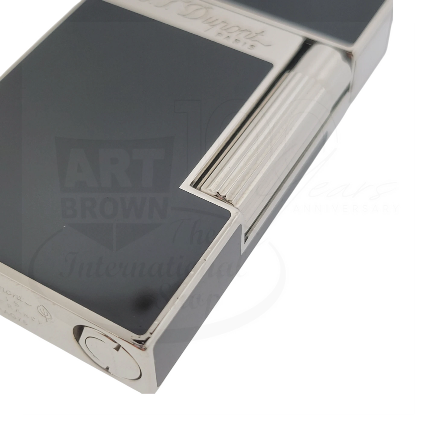 S.T. Dupont Ligne 2 016296-D2 soft flame lighter in black Chinese lacquer with palladium trim and engraved roller mechanism