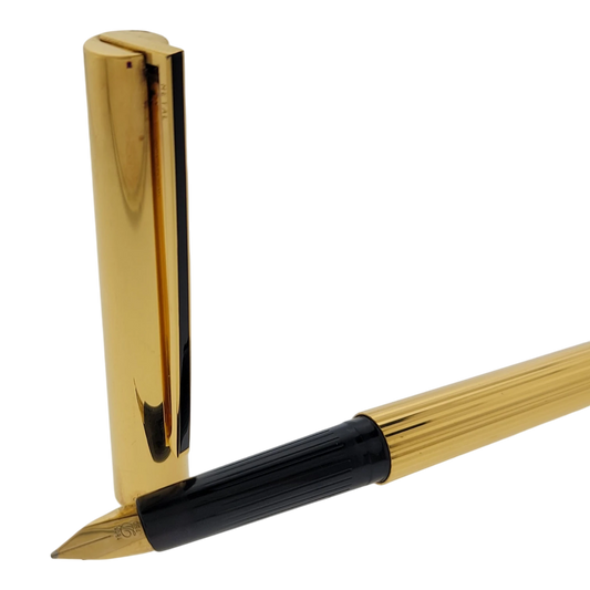 S.T. Dupont Classique 041074 gold and black fountain pen with 18K gold nib and vertical line finish