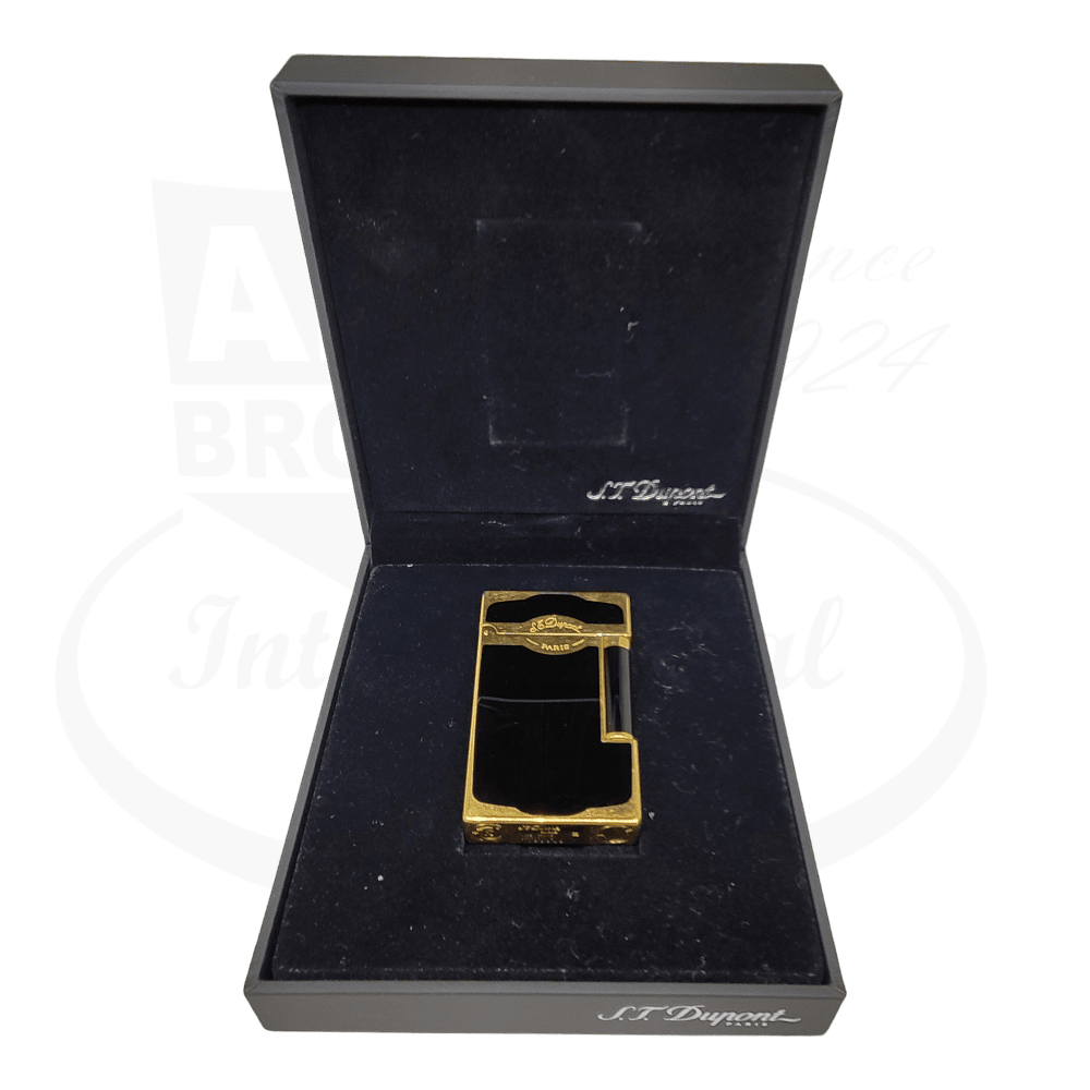 S.T. Dupont Oscuro 016513 black lacquer and gold lighter in presentation box, featuring refined metallic finish and signature brand detailing