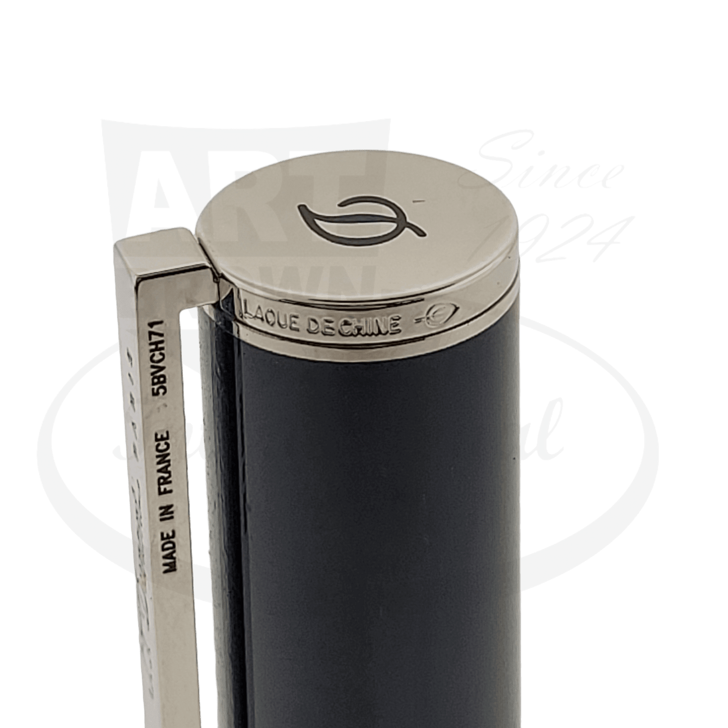 S.T. Dupont Neo Classique President rollerball pen in black Chinese lacquer with palladium trim and 4GB USB drive, cylindrical barrel detail