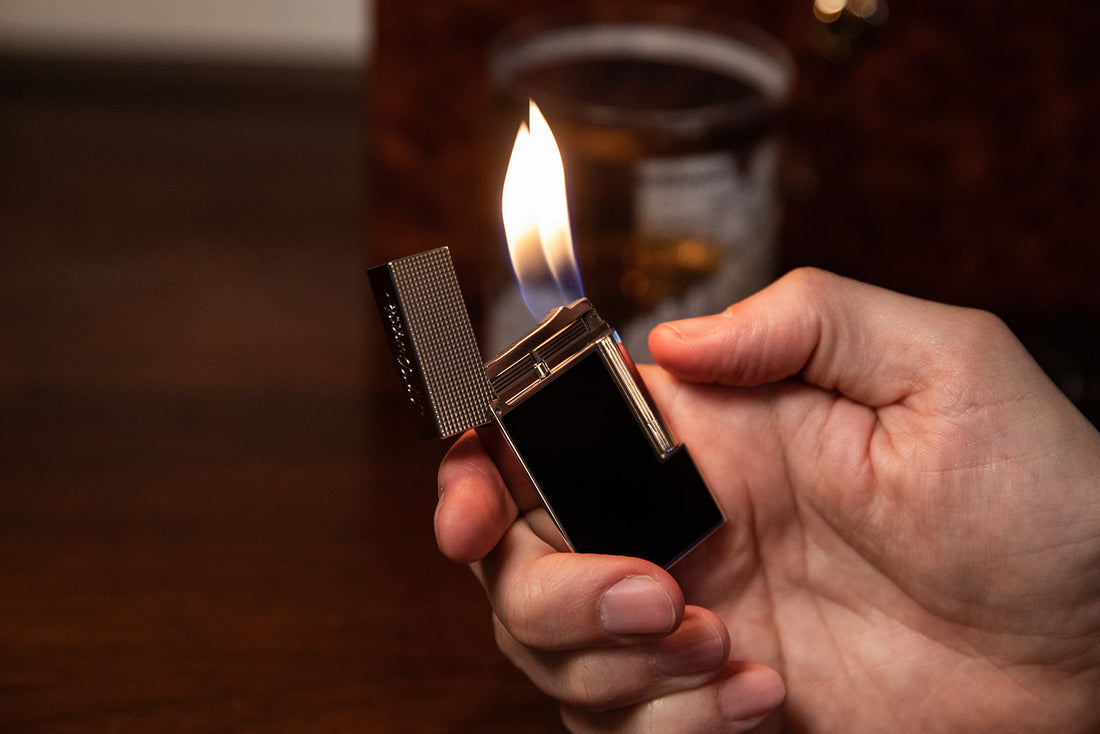 How does an S.T. Dupont lighter work?