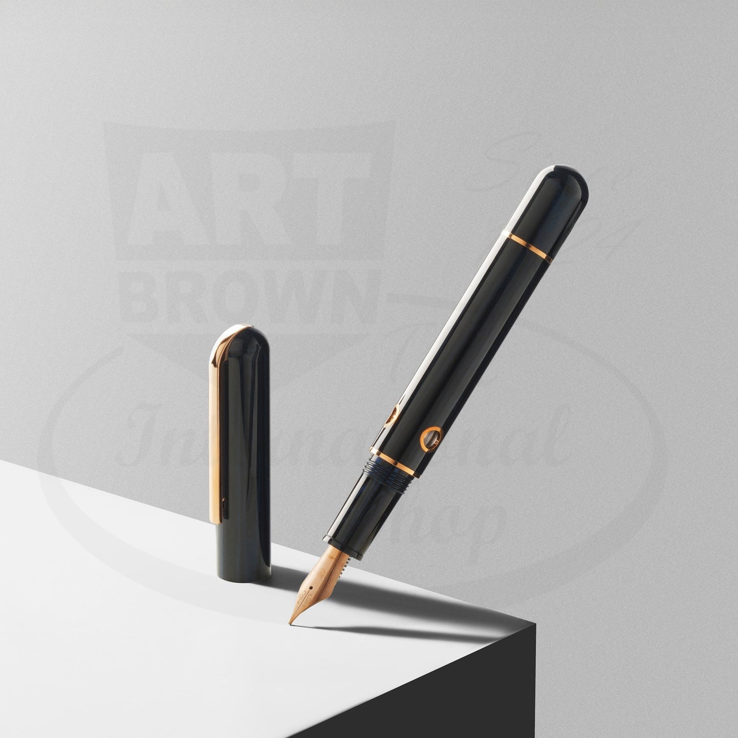 Nahvalur Nautilus Maylandia Blue Medium Fountain Pen German ebonite black with gold accents sleek design