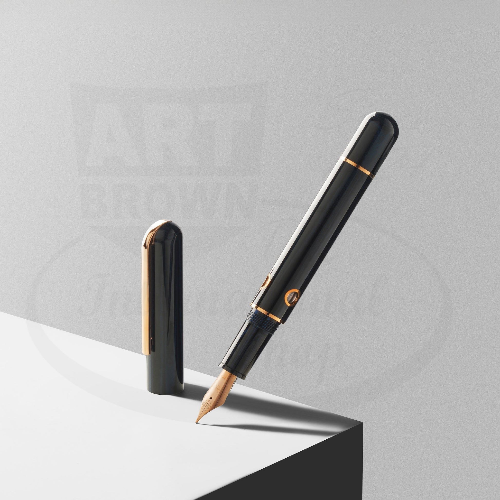 Nahvalur Nautilus Maylandia Blue Medium Fountain Pen German ebonite black with gold accents sleek design