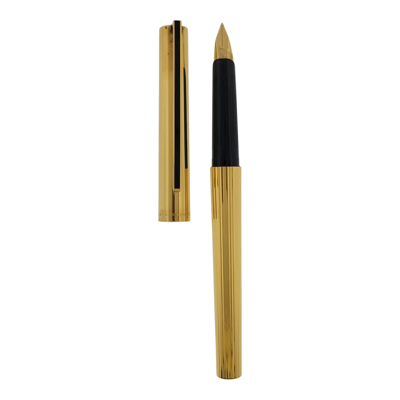S.T. Dupont Classique 041074 fountain pen with gold finish black lacquer clip vertical lines and 18K gold nib