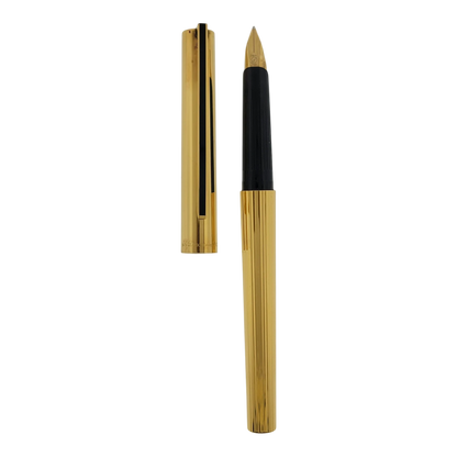 S.T. Dupont Classique 041074 fountain pen with gold finish black lacquer clip vertical lines and 18K gold nib