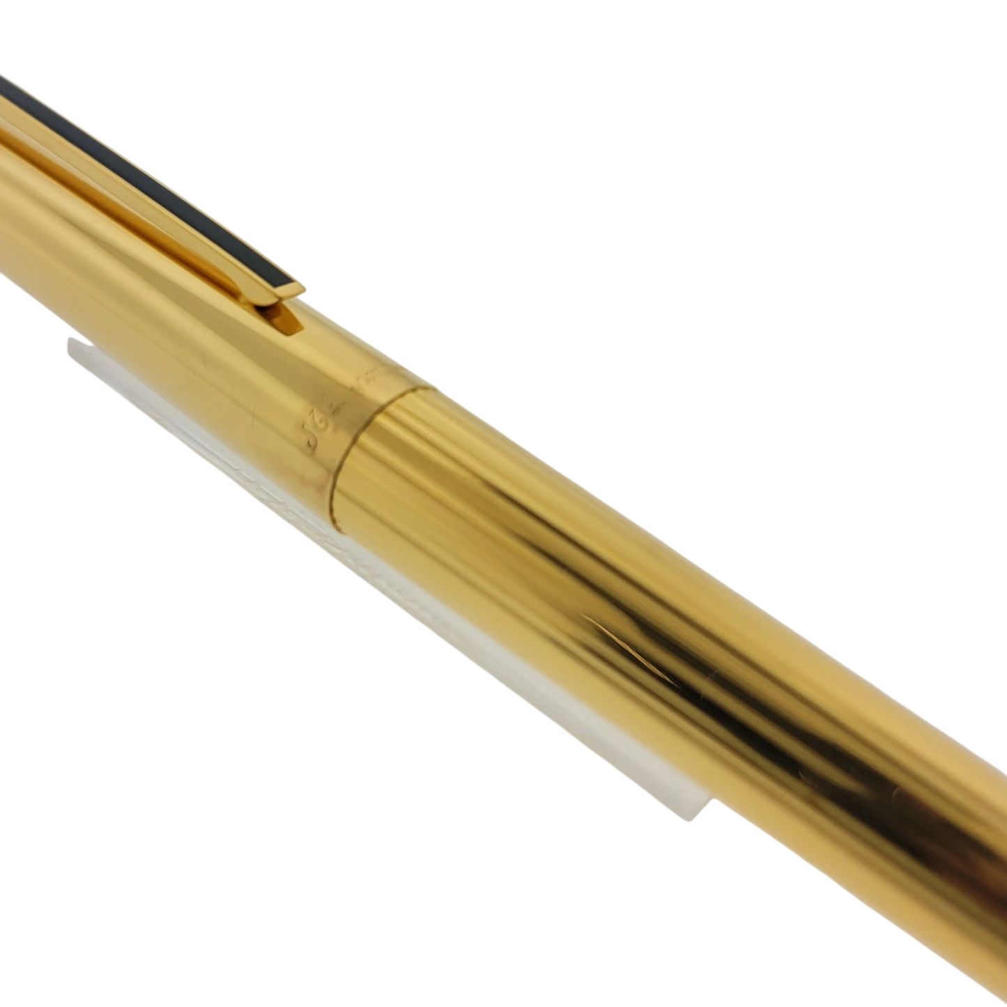 S.T. Dupont Classique 041074 gold fountain pen with vertical lines black lacquer clip and 18K gold nib