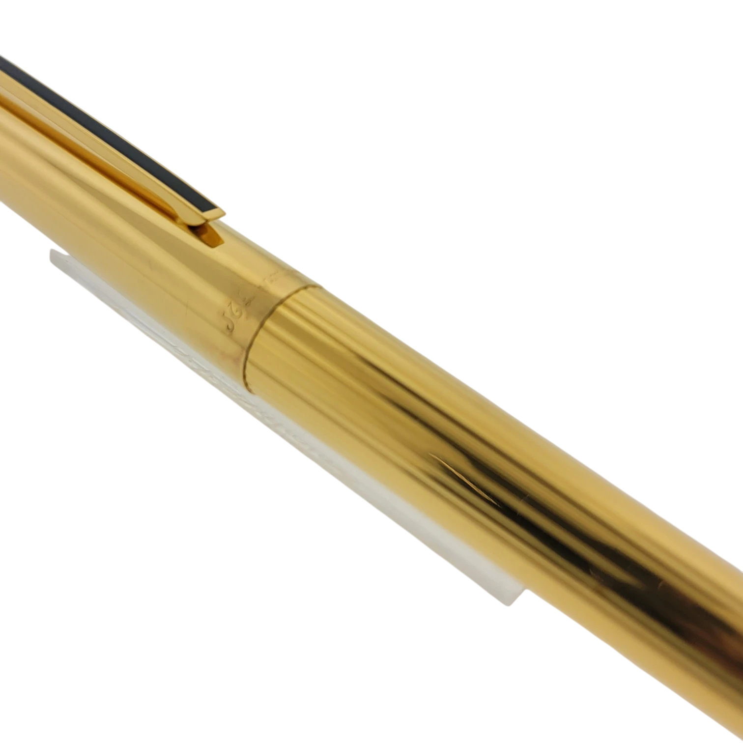 S.T. Dupont Classique 041074 gold fountain pen with vertical lines black lacquer clip and 18K gold nib