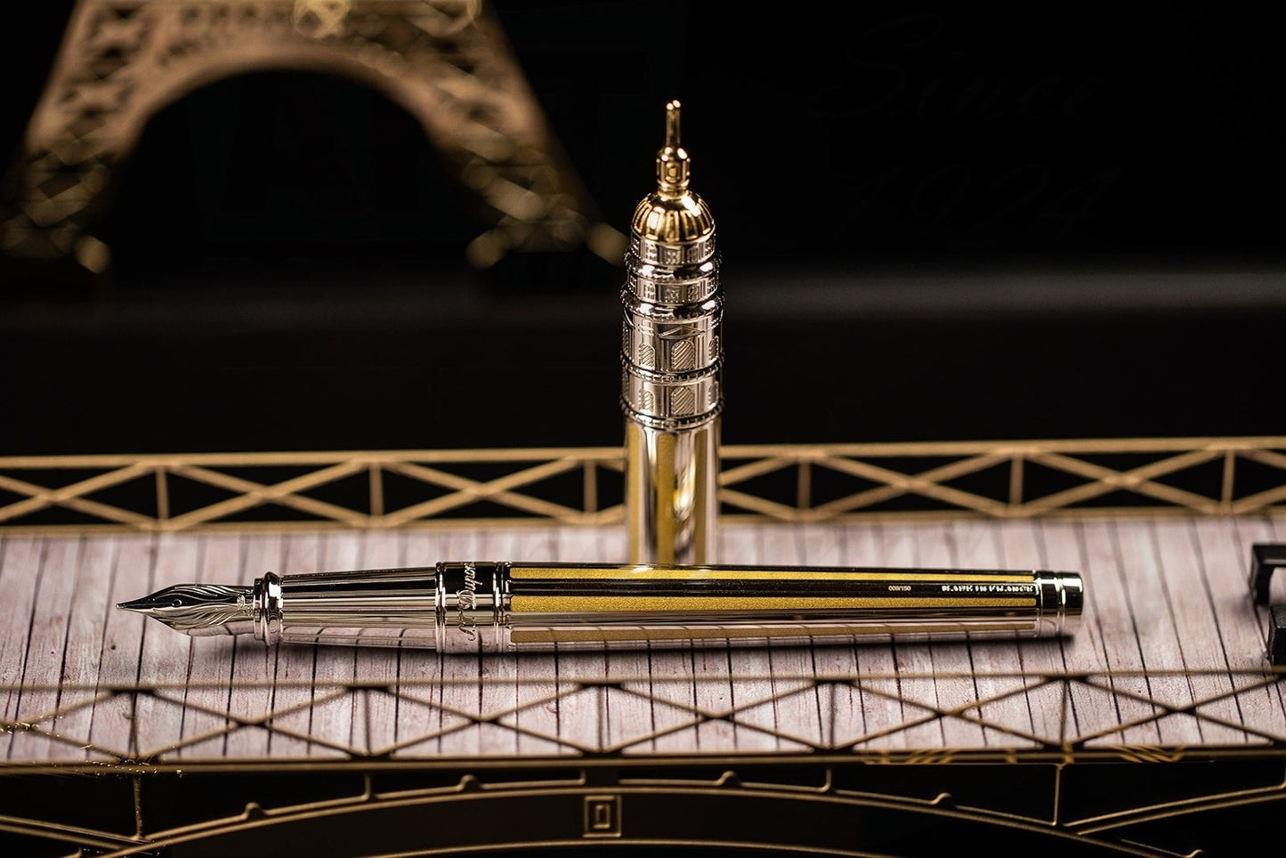 Close up view the S.T. Dupont Loves Pairs limited edition Line D pen.