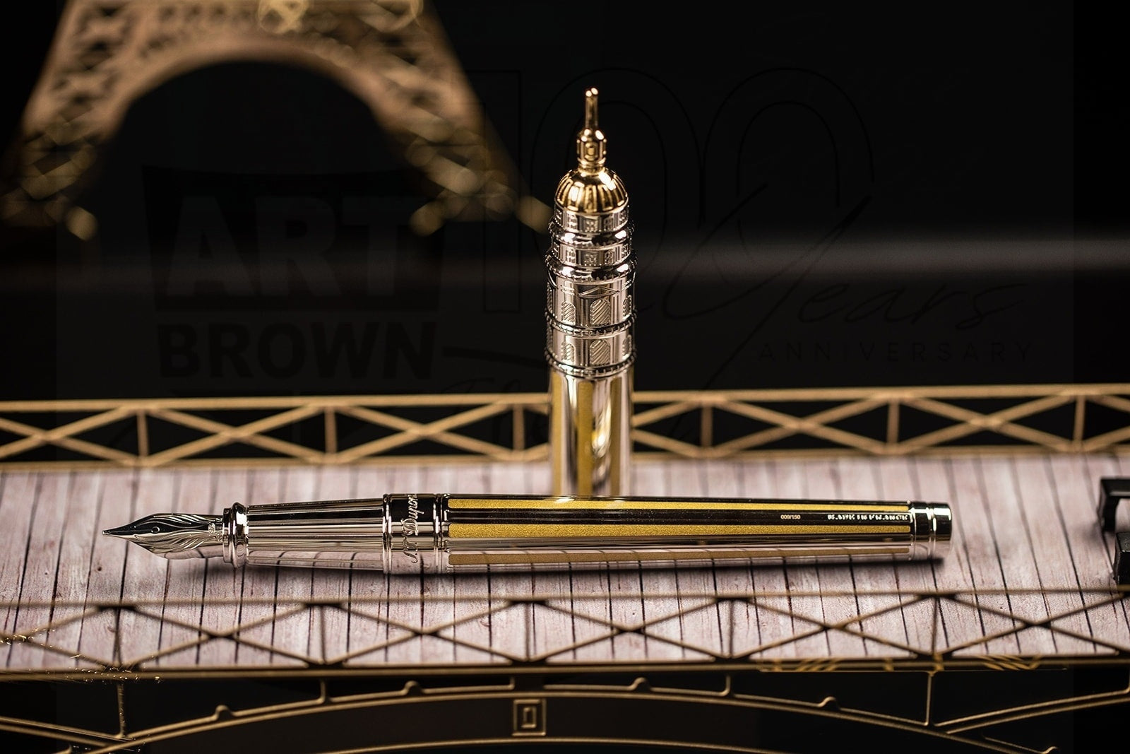Close up view the S.T. Dupont Loves Pairs limited edition Line D pen.