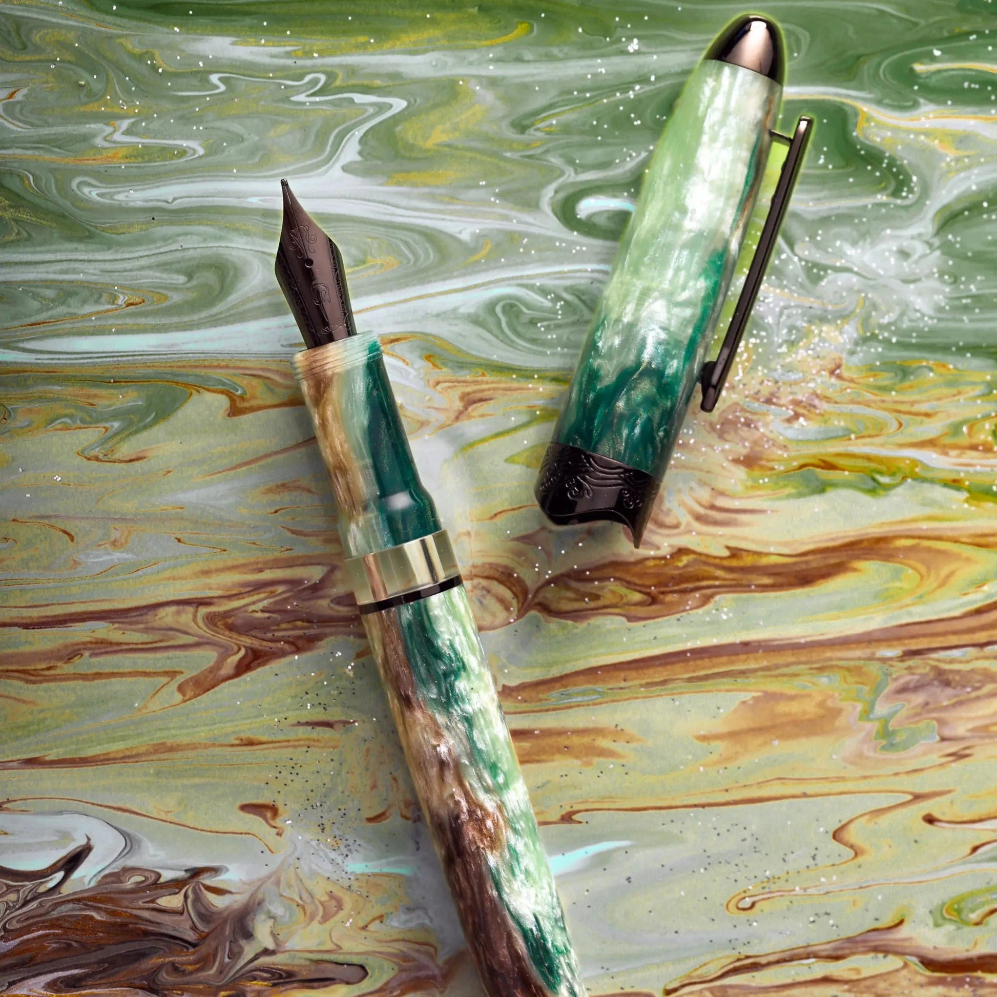 Nahvalur Horizon Twilight Medium Fountain Pen pearlescent acrylic resin in green and cream with stainless steel nib and clip