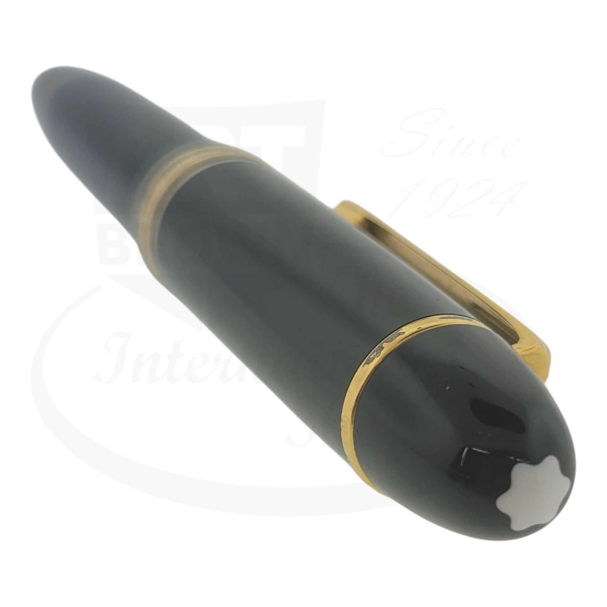 Montblanc Meisterstück 149 MB132113 black resin and gold medium fountain pen with iconic star emblem cap top