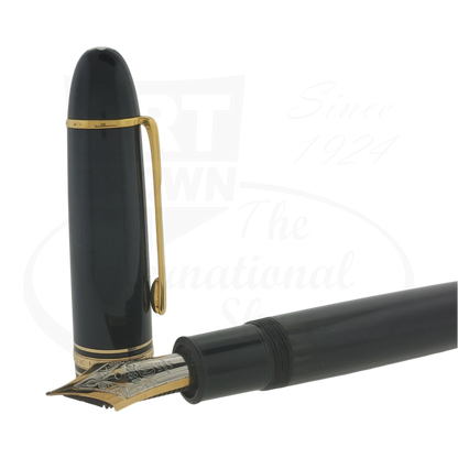 Montblanc Meisterstück 149 MB132113 black resin fountain pen with gold trim and medium 18K gold nib