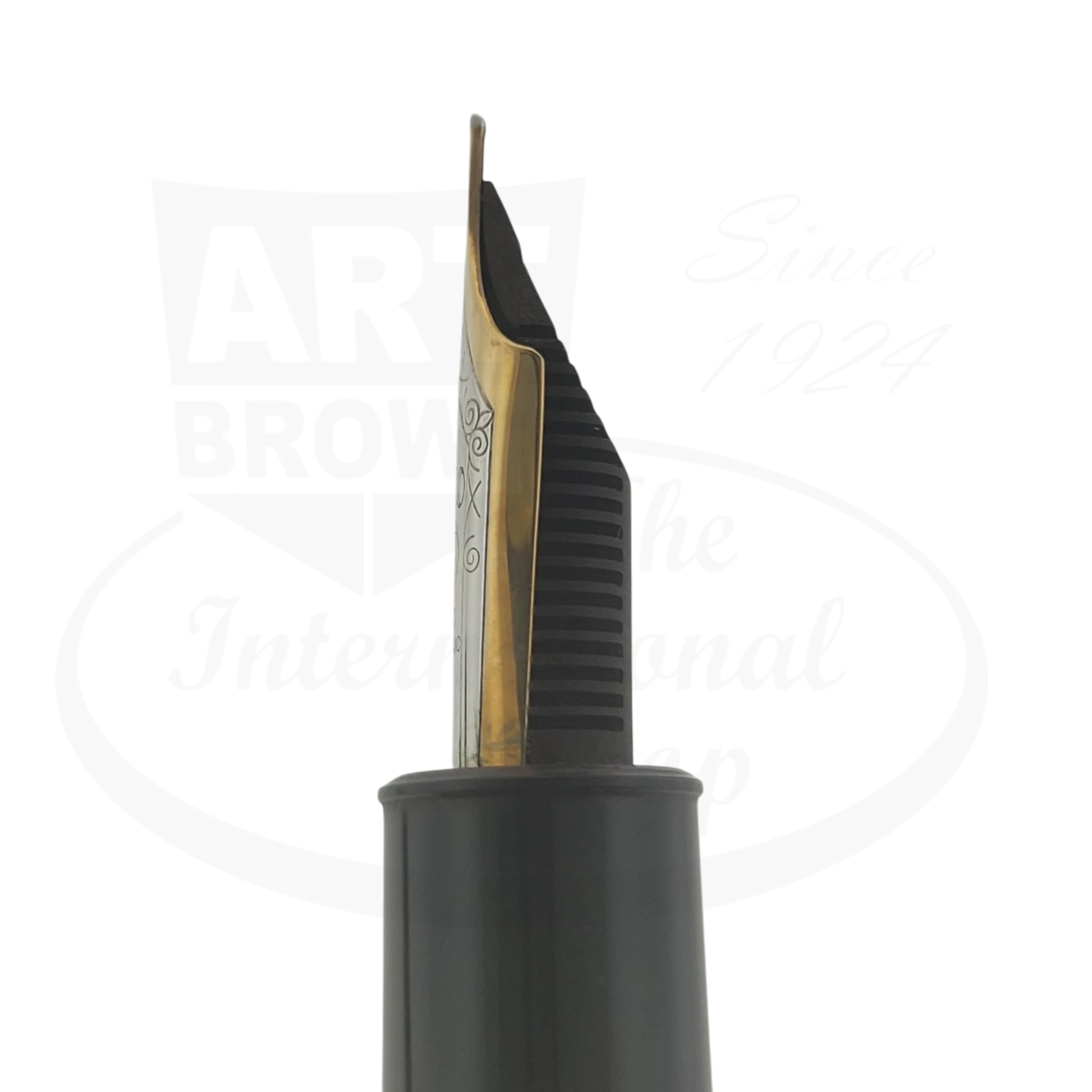 Montblanc Meisterstück 149 MB132113 black resin fountain pen with gold trim and 18K medium nib close-up