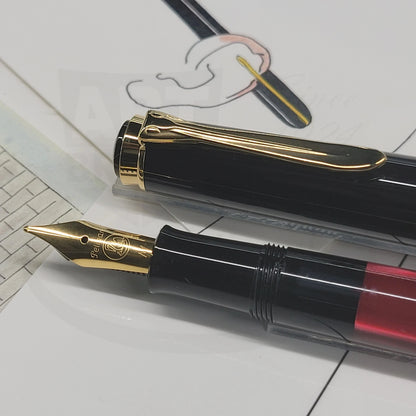 Pelikan Classic M200 827379 gold nib black cap red marbled barrel fountain pen detail close-up