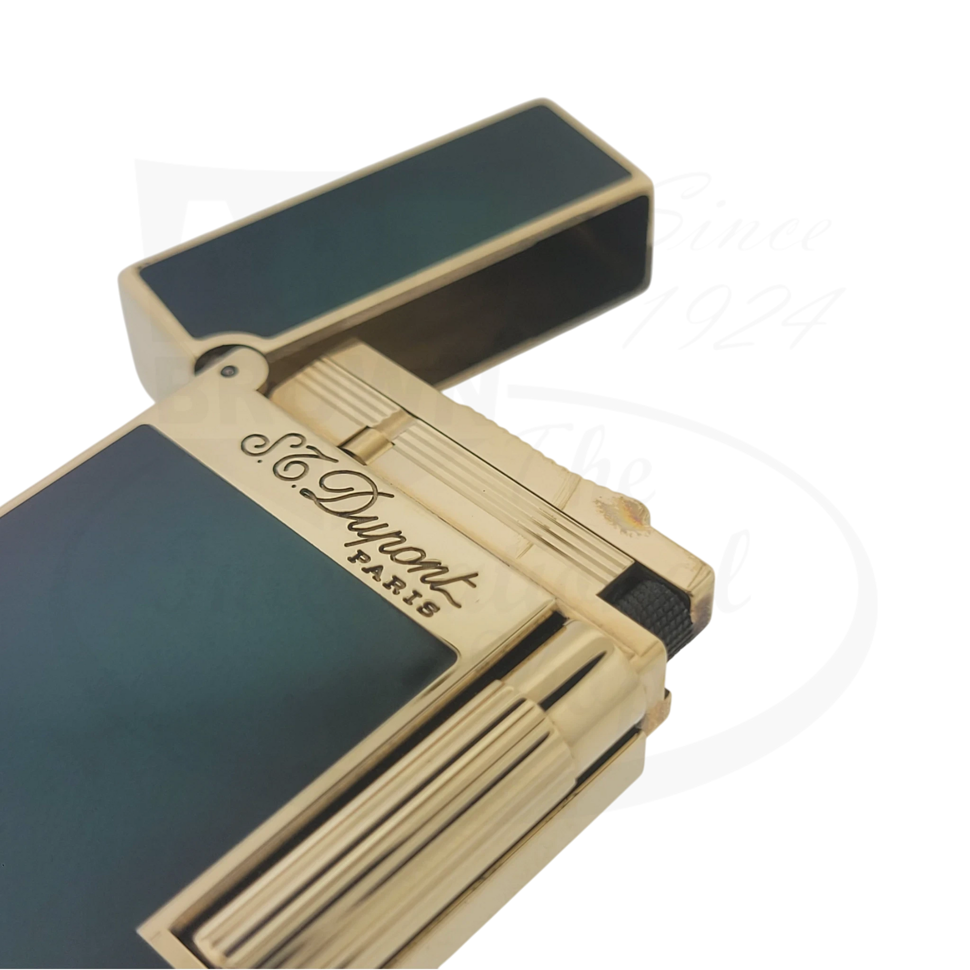 S.T. Dupont Ligne 2 Atelier Lighter 016303-D1 gold-plated brass green sunburst lacquer compact luxury accessory