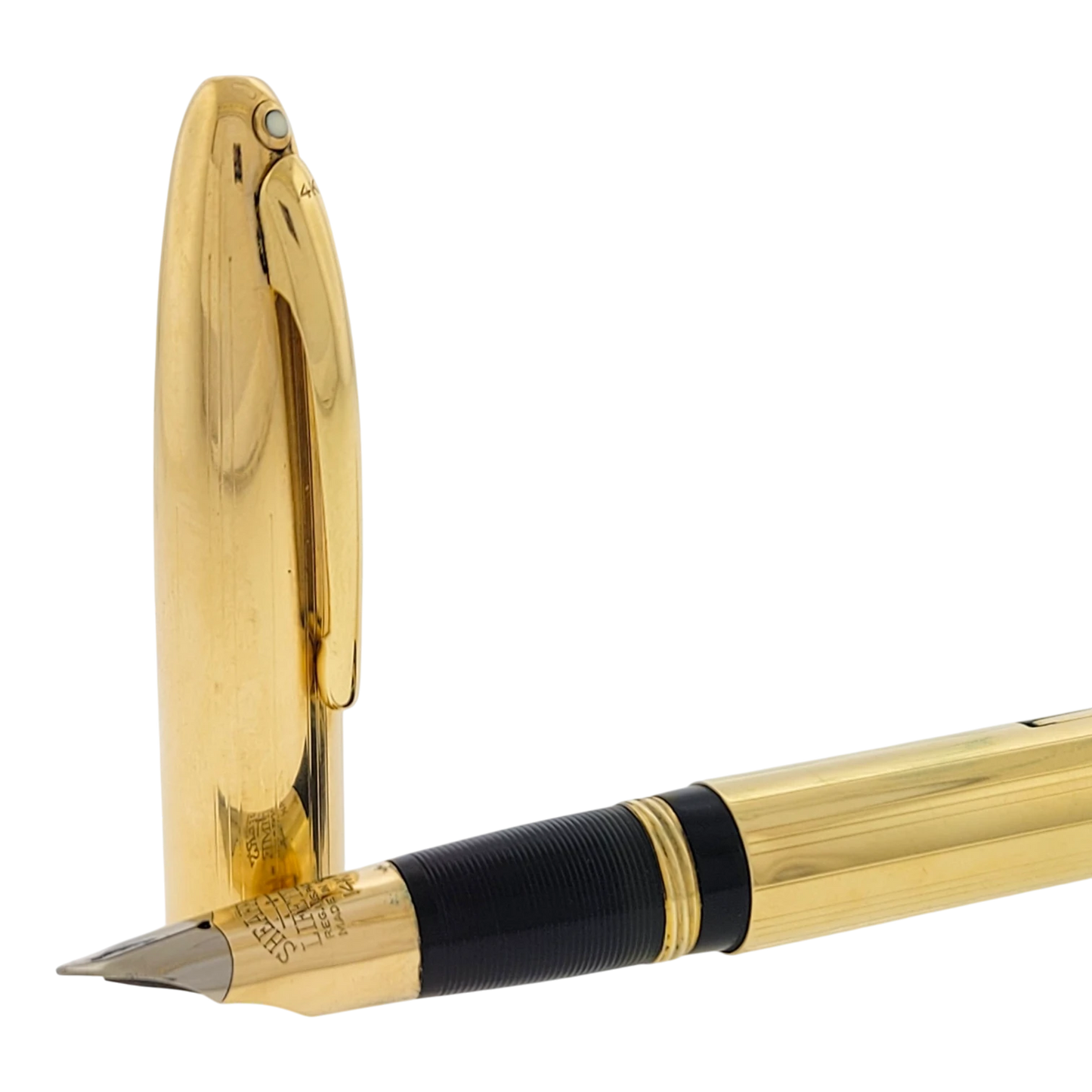 Preowned Sheaffer Masterpiece Solid 14K Gold Vertical Lines Lever Fountain Pen