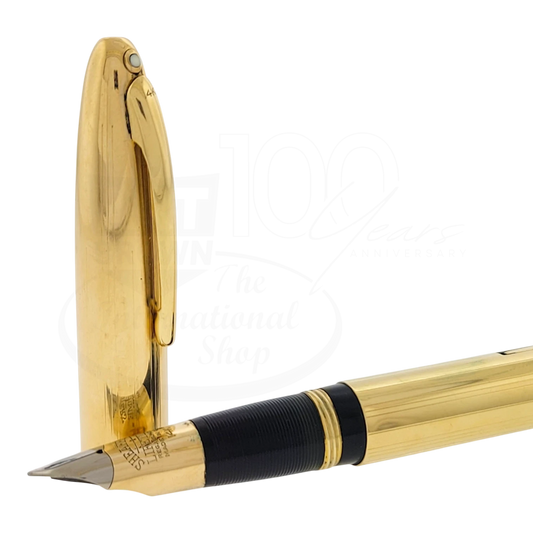 Sheaffer Masterpiece fountain pen with 14K gold nib, solid gold cap and barrel, vertical line texture, lever filler mechanism